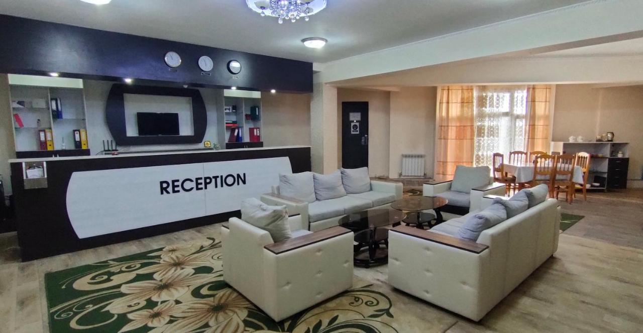 Da! Hotel Бишкек Екстериор снимка